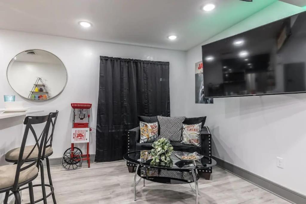 Matinee Madness Studio In Lower Greenville * Dallas