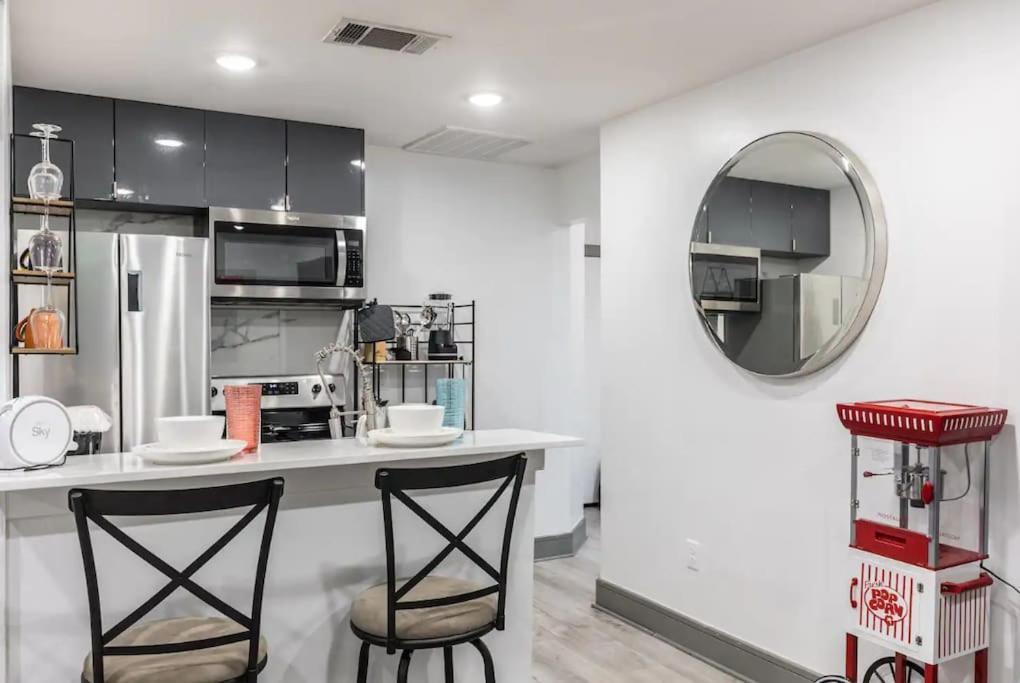 Apartment Matinee Madness Studio In Lower Greenville Dallas