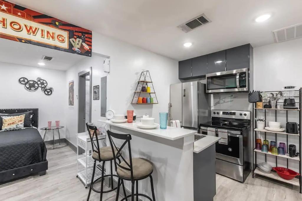 Matinee Madness Studio In Lower Greenville Apartment Dallas